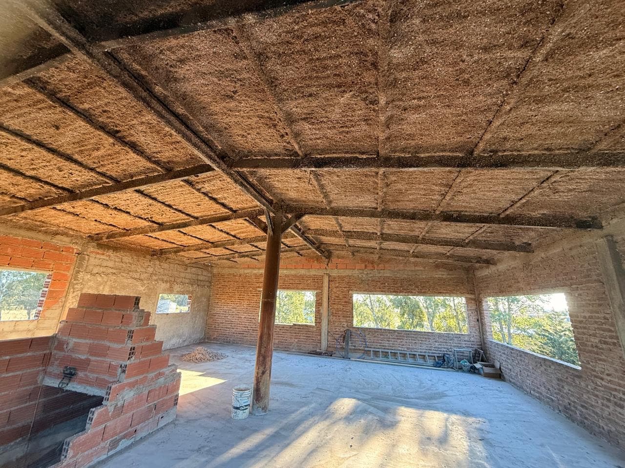 Techo con celulosa proyectada en casa particular de Bahía Blanca, otro ambiente